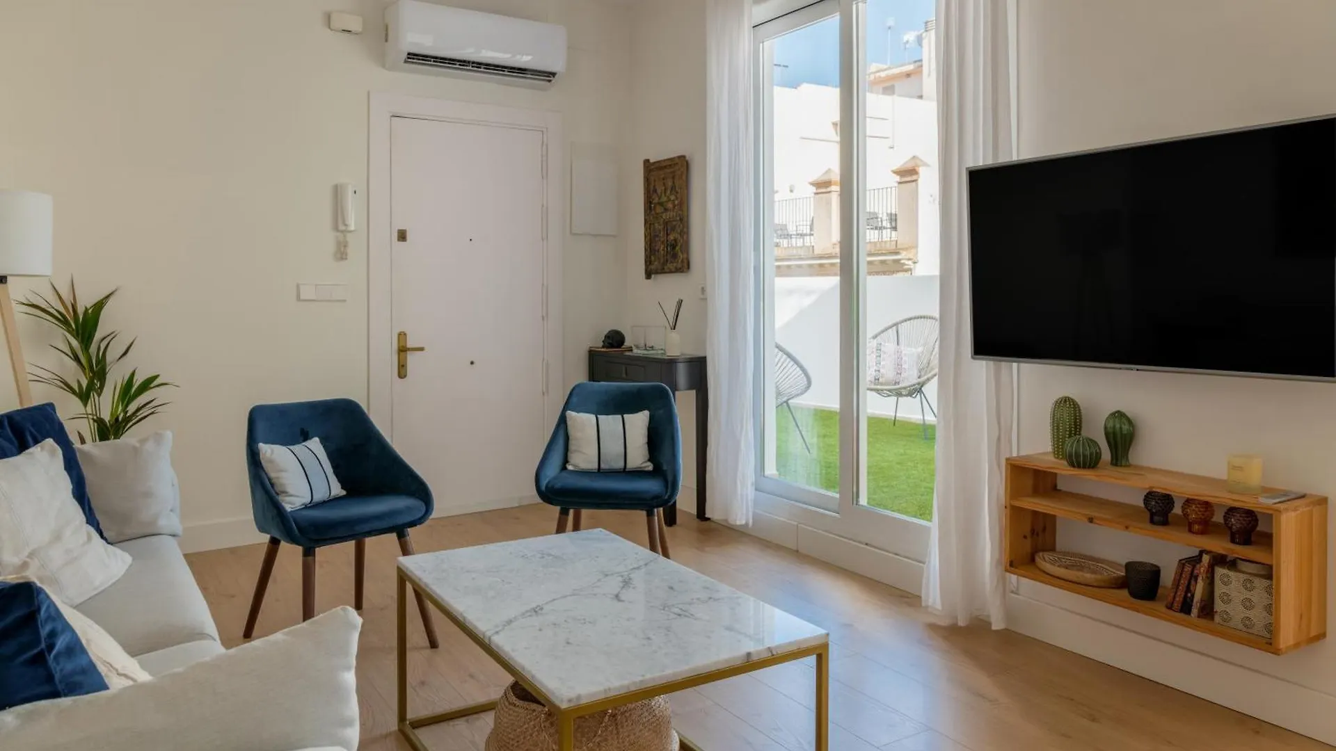 Luminoso Atico Con Terraza Privada Junto A La Catedral Apartment Seville Spain